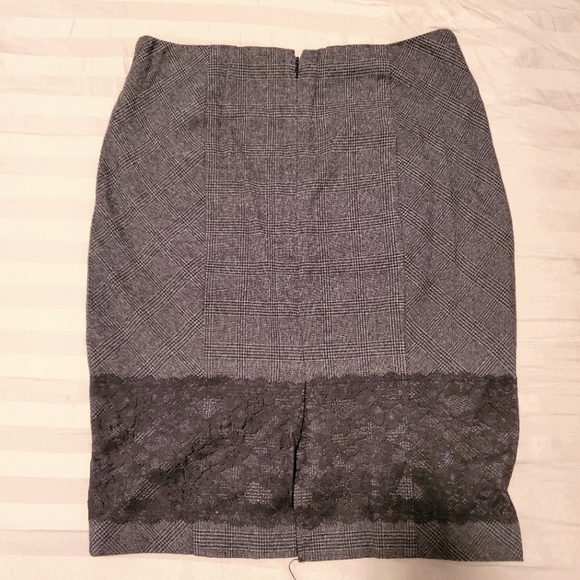 ⭐ 3/$20 Rickis Pencil skirt with lace trim. - Picture 4 of 7